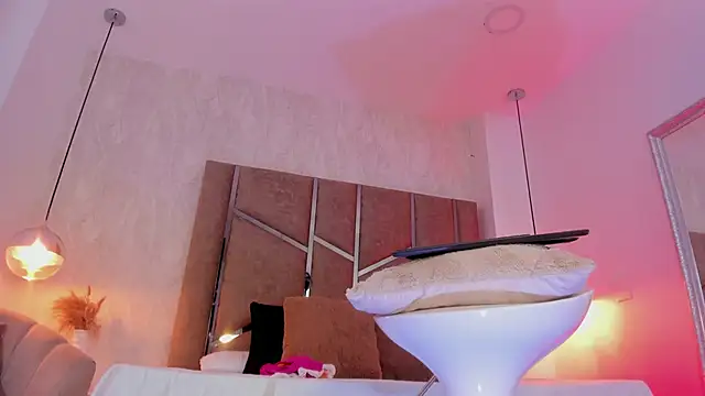 Martinaa Jones  online show from April 2026 12:56:01 PM