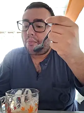 Snapshot of Javier_bear chatting on November 2025 09:06:02 AM Javier bear online show from November 2025 09:06:02 AM