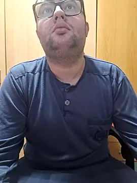 Snapshot of Javier_bear chatting on December 2025 03:54:01 PM Javier bear online show from December 2025 03:54:01 PM