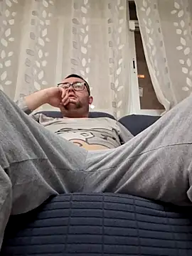 Javier bear online show from April 2026 09:12:02 PM