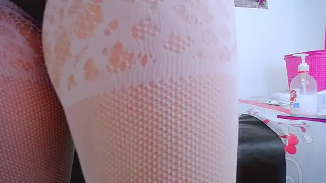 Snapshot of MaidenGame chatting on October 2025 05:12:02 PM MaidenGame online show from October 2025 05:12:02 PM