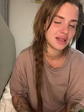 Snapshot of EmiliaCatalina chatting on January 2025 10:29:02 PM EmiliaCatalina online show from January 2025 10:29:02 PM