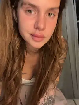 Snapshot of EmiliaCatalina chatting on January 2025 02:15:01 AM EmiliaCatalina online show from January 2025 02:15:01 AM