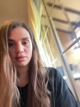 Snapshot of EmiliaCatalina chatting on March 2025 09:27:02 PM EmiliaCatalina online show from March 2025 09:27:02 PM