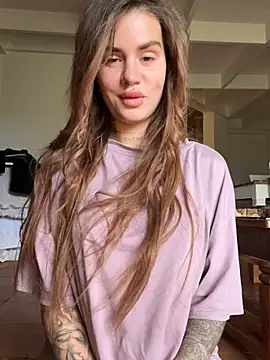 Snapshot of EmiliaCatalina chatting on March 2025 04:56:02 PM EmiliaCatalina online show from March 2025 04:56:02 PM