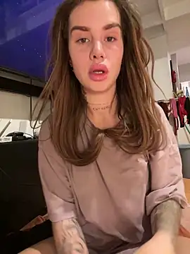 Snapshot of EmiliaCatalina chatting on March 2025 01:32:02 AM EmiliaCatalina online show from March 2025 01:32:02 AM