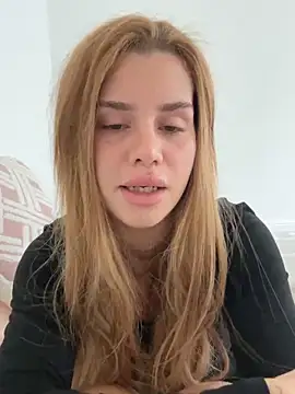 Snapshot of EmiliaCatalina chatting on September 2025 08:03:01 PM EmiliaCatalina online show from September 2025 08:03:01 PM