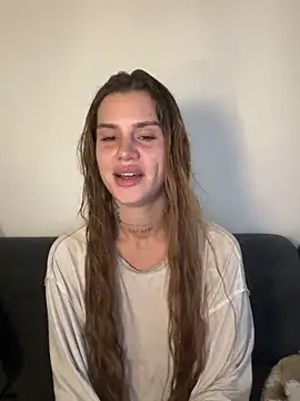 EmiliaCatalina online show from April 2026 09:59:01 PM