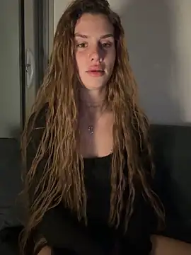 EmiliaCatalina online show from April 2026 01:01:02 AM