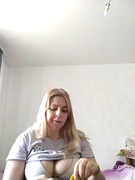 Snapshot of Lady_nice_cat chatting on March 2025 07:19:02 AM Lady nice cat online show from March 2025 07:19:02 AM