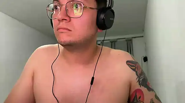 Snapshot of unoxestres chatting on February 2025 04:48:02 AM unoxestres online show from February 2025 04:48:02 AM