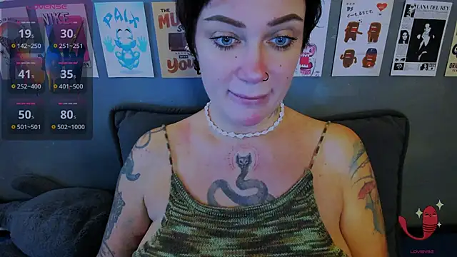 Snapshot of EllieOz chatting on July 2026 01:04:01 PM EllieOz online show from July 2026 01:04:01 PM
