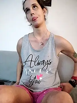 Snapshot of LauraBaby chatting on November 2025 01:48:01 PM LauraBaby online show from November 2025 01:48:01 PM