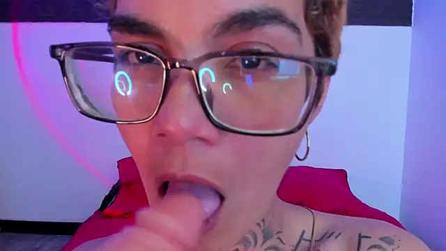 Snapshot of anaroman01 chatting on December 2024 02:30:02 AM anaroman01 online show from December 2024 02:30:02 AM