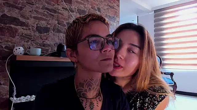 Snapshot of anaroman01 chatting on December 2024 04:52:01 PM anaroman01 online show from December 2024 04:52:01 PM