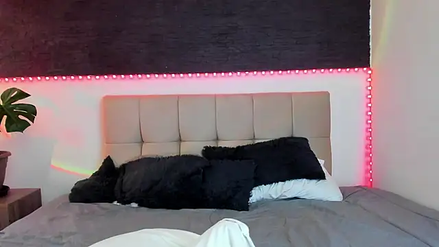 Snapshot of anaroman01 chatting on January 2025 09:07:01 PM anaroman01 online show from January 2025 09:07:01 PM