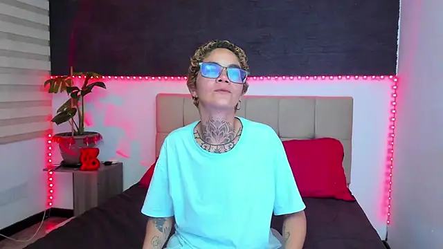 Snapshot of anaroman01 chatting on February 2025 11:24:02 PM anaroman01 online show from February 2025 11:24:02 PM