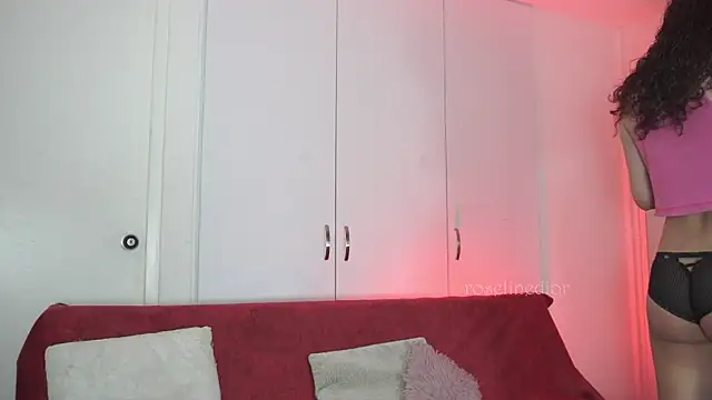 Snapshot of roselinedior chatting on November 2025 01:55:02 PM roselinedior online show from November 2025 01:55:02 PM