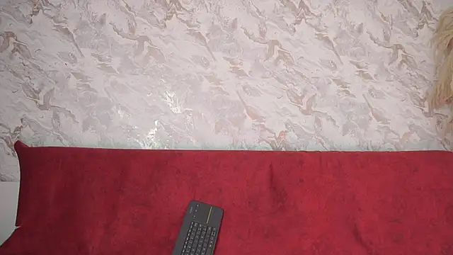 Snapshot of roselinedior chatting on November 2025 04:06:02 PM roselinedior online show from November 2025 04:06:02 PM