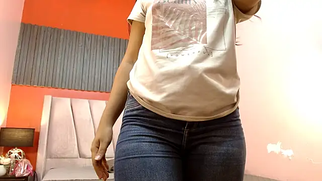 VeronicaRobles online show from November 2025 06:52:01 PM