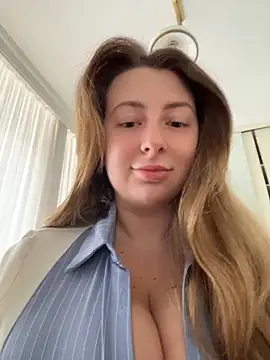 curvyflawless online show from May 2026 08:23:01 AM