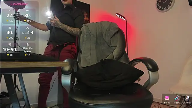 Snapshot of Nicolas_Fellener chatting on November 2025 04:56:02 AM Nicolas Fellener online show from November 2025 04:56:02 AM