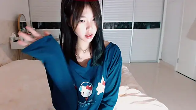 Snapshot of -Lucky_Girl chatting on September 2025 02:44:02 AM -Lucky Girl online show from September 2025 02:44:02 AM