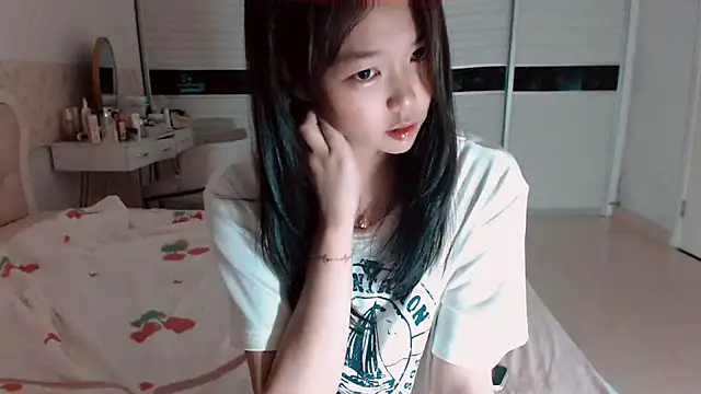 Snapshot of -Lucky_Girl chatting on July 2026 01:02:02 PM -Lucky Girl online show from July 2026 01:02:02 PM