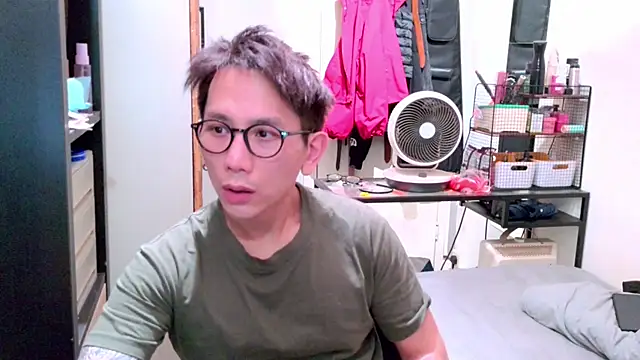 UndreamtM online show from February 2026 04:27:02 PM