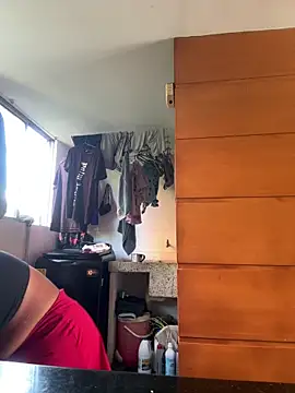 emmyjhonson07 online show from December 2025 01:39:02 PM