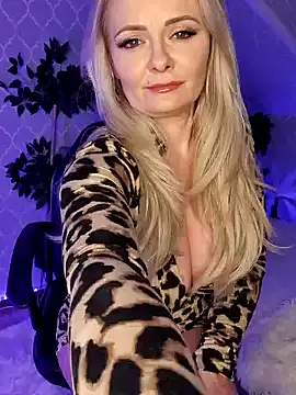 Snapshot of GjuliaX chatting on December 2024 03:31:02 PM GjuliaX online show from December 2024 03:31:02 PM