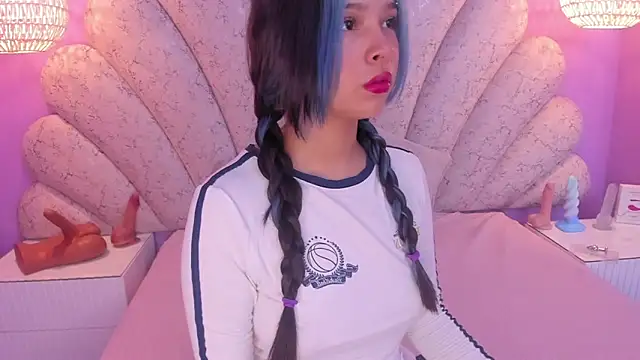 chloe watson  online show from February 2025 09:59:01 PM