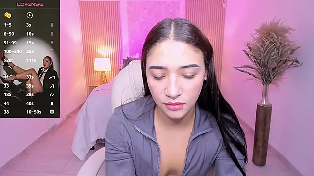 Snapshot of Antonella_Grayy chatting on November 2025 11:01:02 AM Antonella Grayy online show from November 2025 11:01:02 AM