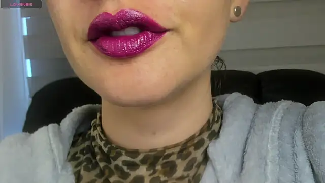 queen fetish online show from April 2026 06:45:02 PM