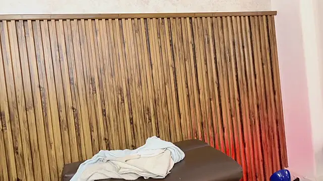 evelynjohnsoon online show from November 2025 01:55:02 PM