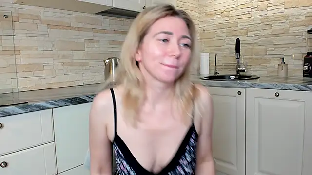 Snapshot of amanda___grey chatting on December 2025 04:48:02 PM amanda grey online show from December 2025 04:48:02 PM