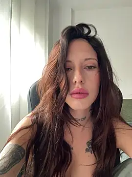 Snapshot of BellaGiaxx chatting on November 2025 10:10:02 AM BellaGiaxx online show from November 2025 10:10:02 AM