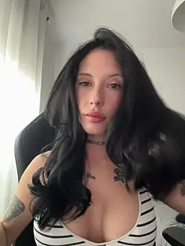 Snapshot of BellaGiaxx chatting on December 2025 10:42:02 AM BellaGiaxx online show from December 2025 10:42:02 AM