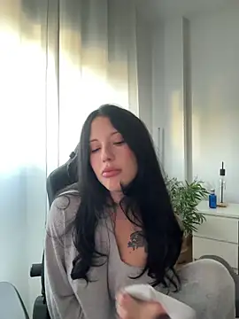 Snapshot of BellaGiaxx chatting on December 2025 03:21:01 PM BellaGiaxx online show from December 2025 03:21:01 PM