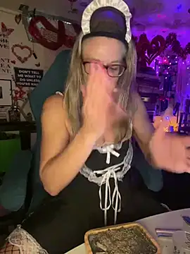 Snapshot of TrenaAnne chatting on February 2025 08:11:02 PM TrenaAnne online show from February 2025 08:11:02 PM