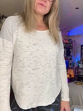 Snapshot of TrenaAnne chatting on February 2025 12:26:01 AM TrenaAnne online show from February 2025 12:26:01 AM