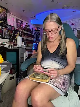 Snapshot of TrenaAnne chatting on February 2025 05:49:02 PM TrenaAnne online show from February 2025 05:49:02 PM