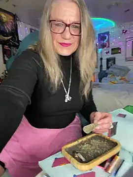 Snapshot of TrenaAnne chatting on February 2025 08:22:02 PM TrenaAnne online show from February 2025 08:22:02 PM