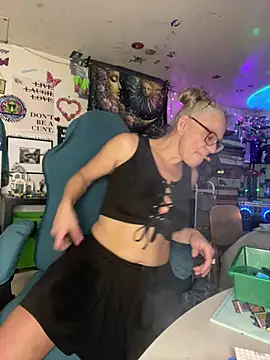 Snapshot of TrenaAnne chatting on February 2025 05:36:02 PM TrenaAnne online show from February 2025 05:36:02 PM