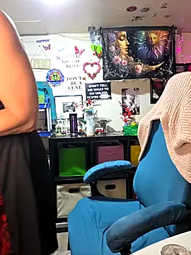 Snapshot of TrenaAnne chatting on February 2025 06:31:01 PM TrenaAnne online show from February 2025 06:31:01 PM