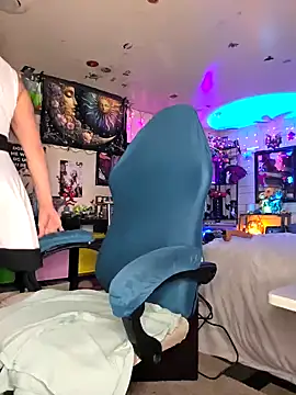 Snapshot of TrenaAnne chatting on March 2025 01:32:02 AM TrenaAnne online show from March 2025 01:32:02 AM