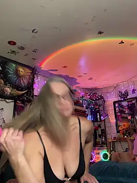 Snapshot of TrenaAnne chatting on March 2025 06:33:02 PM TrenaAnne online show from March 2025 06:33:02 PM