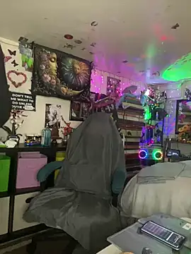 Snapshot of TrenaAnne chatting on March 2025 01:28:01 AM TrenaAnne online show from March 2025 01:28:01 AM