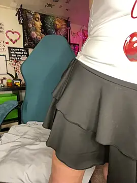 Snapshot of TrenaAnne chatting on March 2025 03:44:02 AM TrenaAnne online show from March 2025 03:44:02 AM