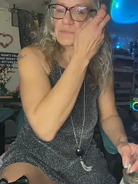 Snapshot of TrenaAnne chatting on March 2025 03:41:02 AM TrenaAnne online show from March 2025 03:41:02 AM